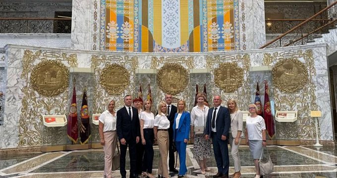 Сотрудники отеля «Минск» стали гостями Дворца Независимости