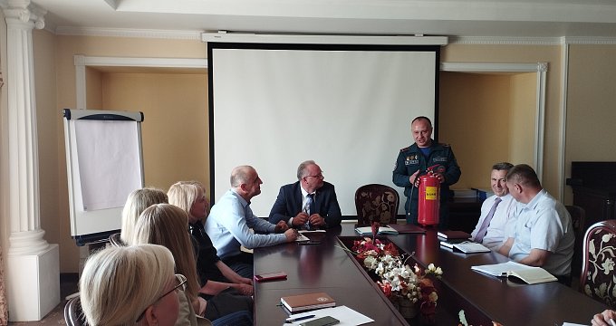 Встреча трудового коллектива с начальником сектора организации функционирования ГСЧСиГО Московского РОЧС Евгением Манько