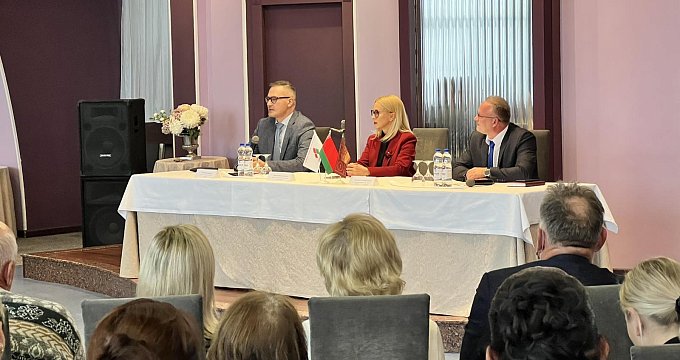 В Отеле "Минск" состоялось обсуждение законопроекта о Всебелорусском Народном собрании.