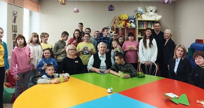 Новогоднее чудо воспитанникам Ивенецкого дома-интерната от отеля "Минск"