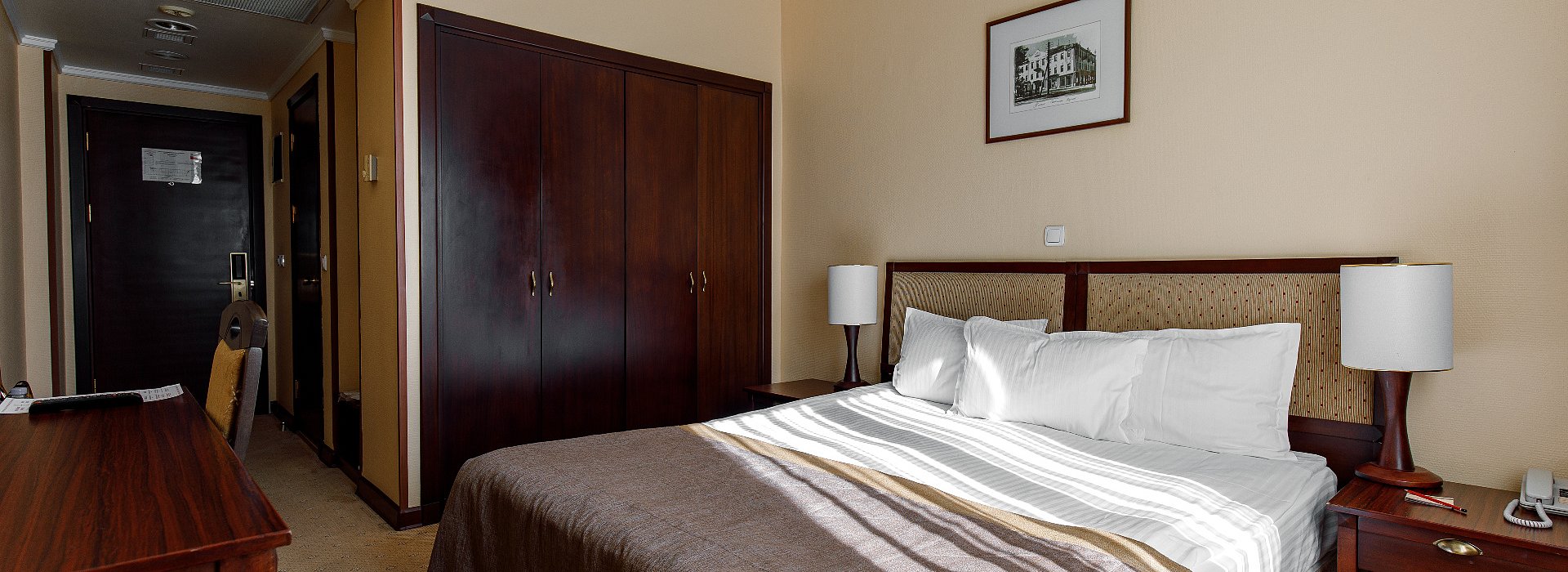 Standard double room with one double-size bed