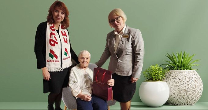 Поздравили ветерана с наступающим Новым годом
